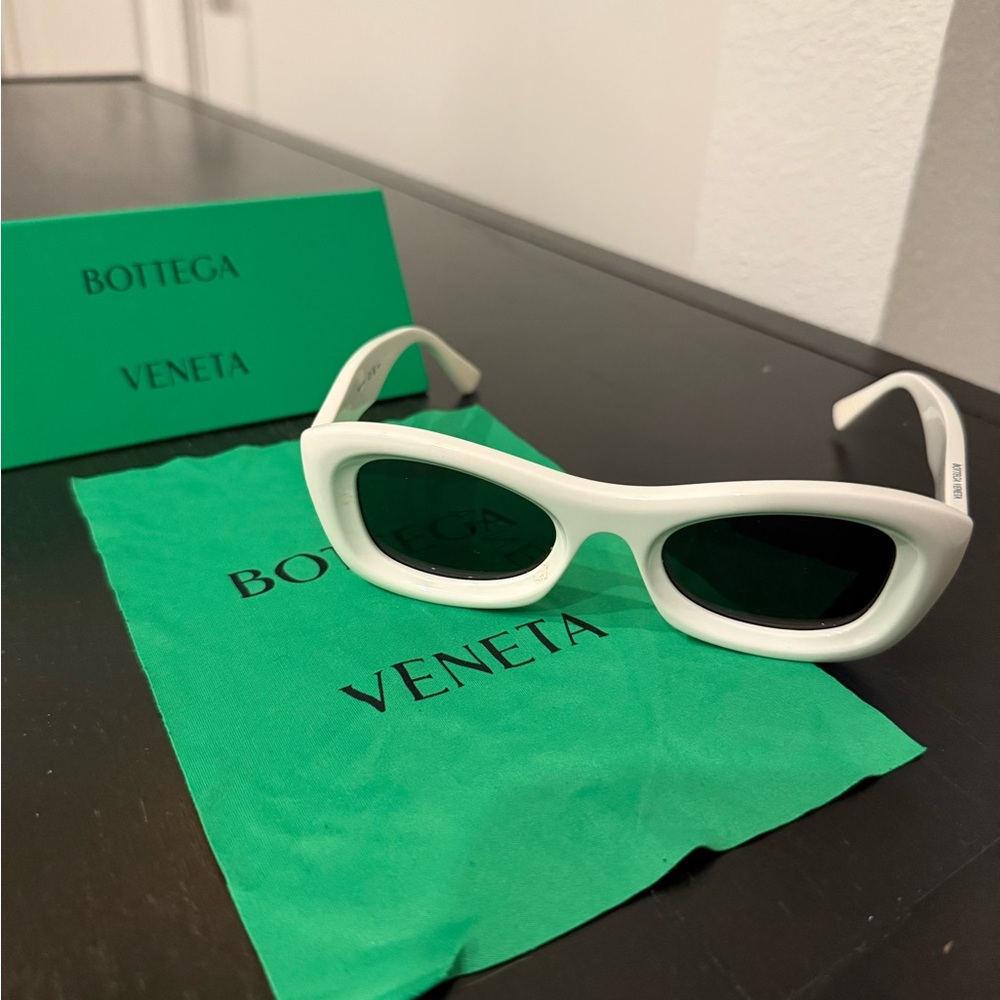 Beautiful AUTHENTIC Bottega Veneta Shades